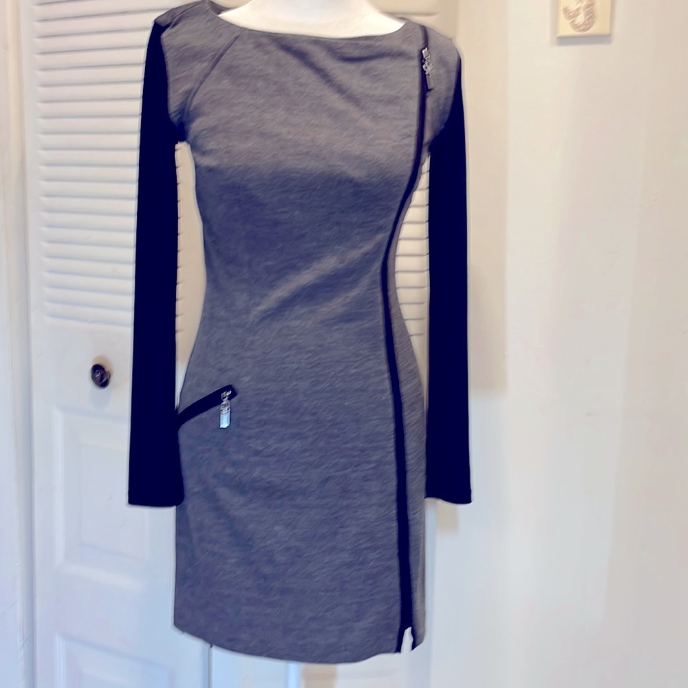Laundry by Shelli Segal- charcoal fitted short stylish dress w zipper accents